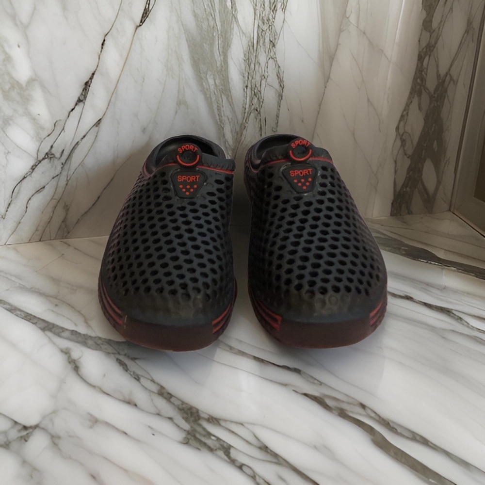 🌷Black & Red Amoji Clog Shoes